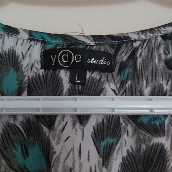 Peacock feather tank - Picture 2 of 2